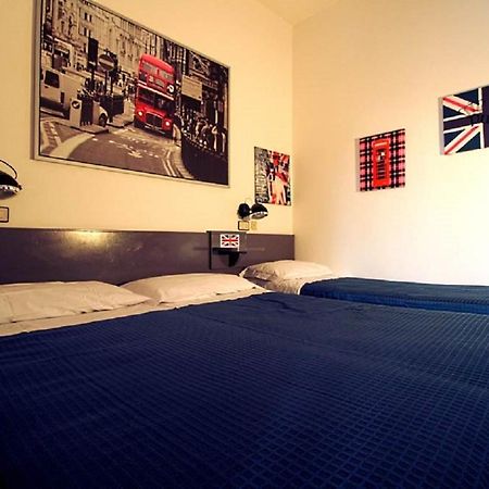 Hotel Fabrizio Римини Екстериор снимка