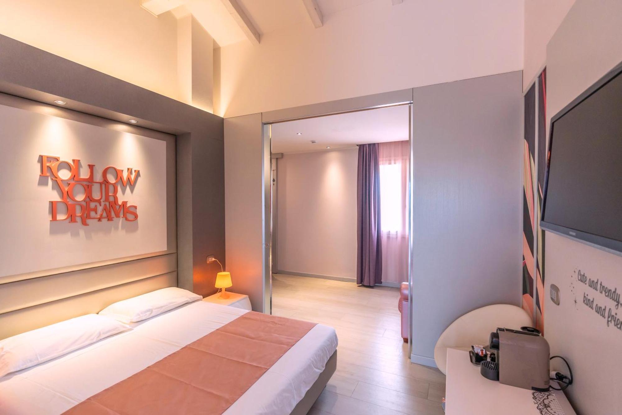 Hotel Fabrizio Римини Екстериор снимка