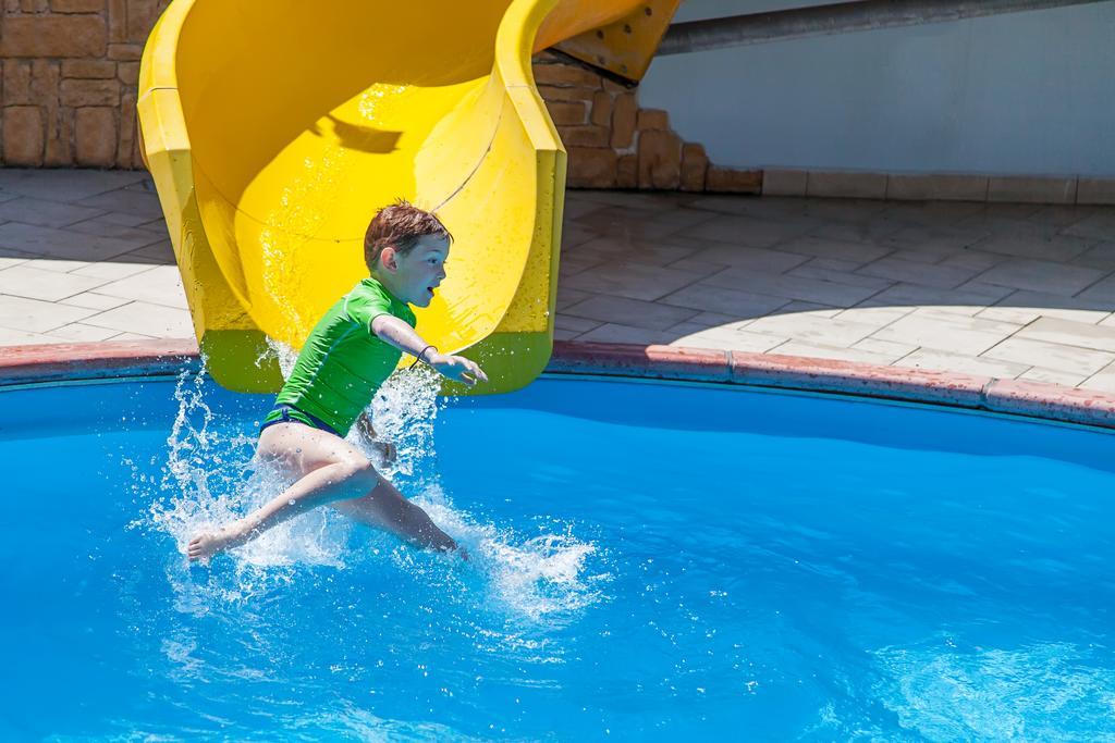 Hotel Fabrizio Римини Екстериор снимка