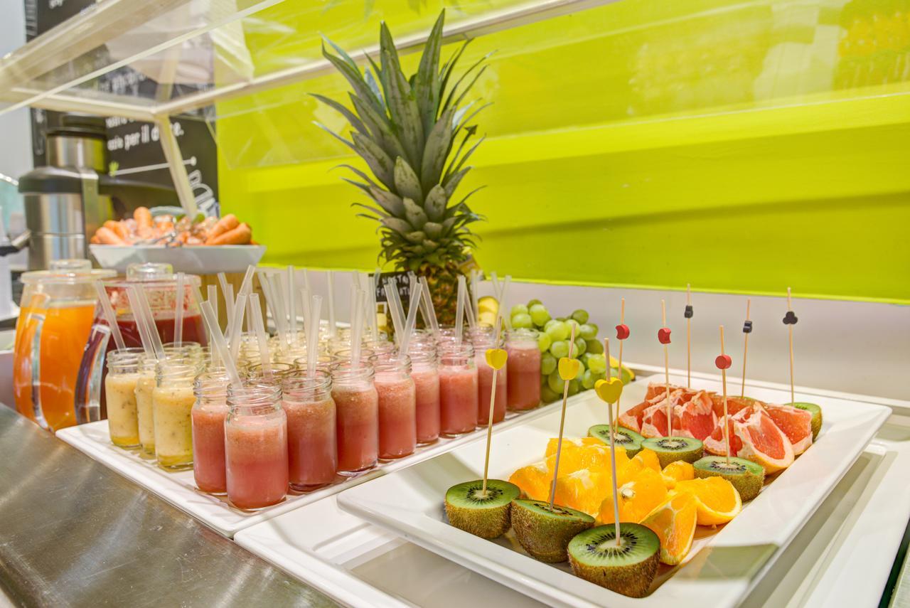 Hotel Fabrizio Римини Екстериор снимка