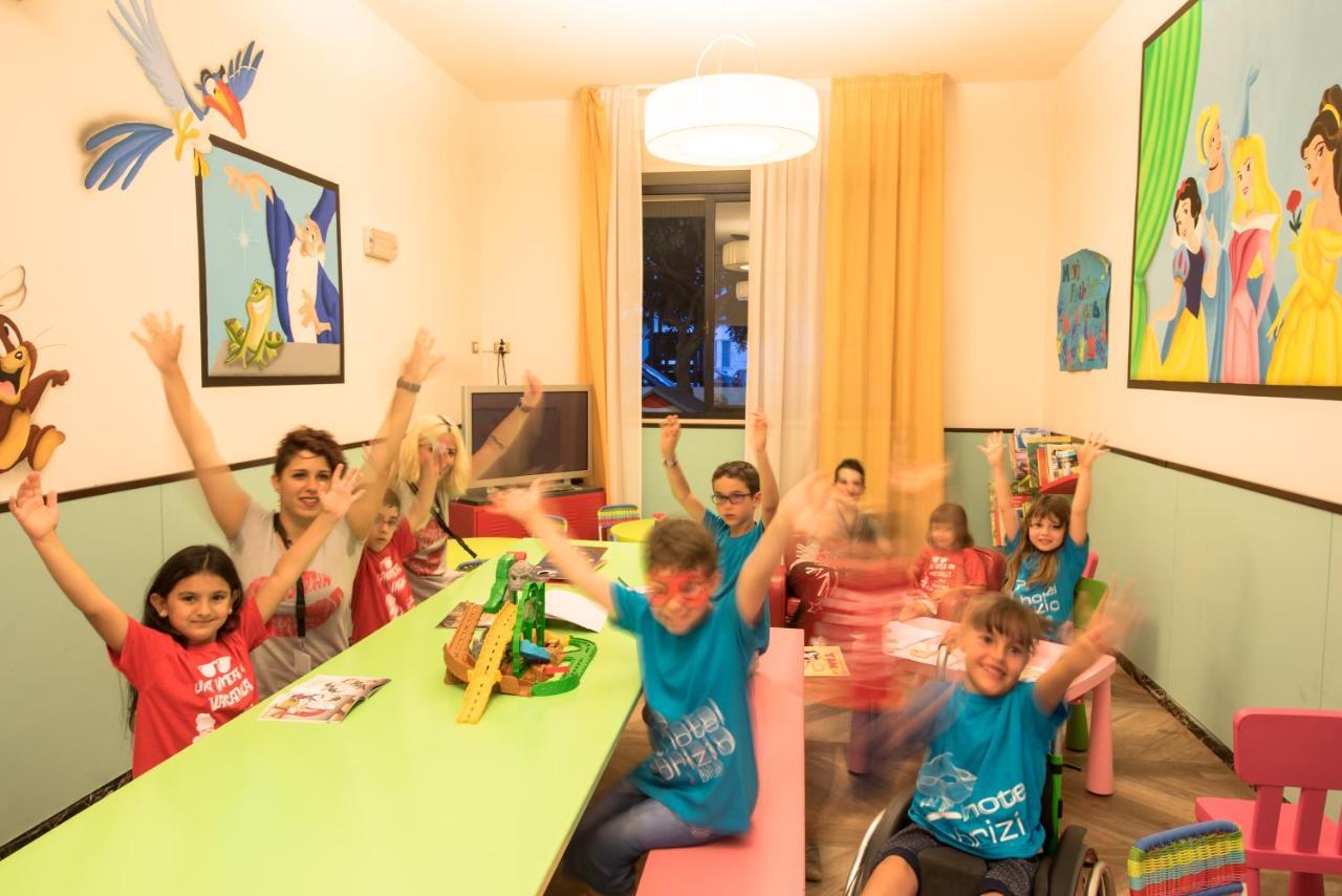 Hotel Fabrizio Римини Екстериор снимка