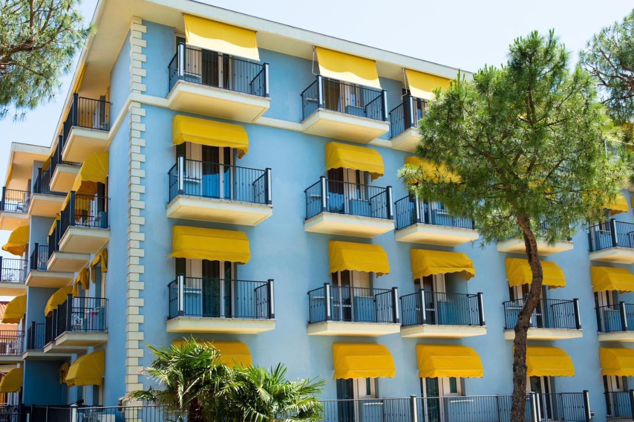 Hotel Fabrizio Римини Екстериор снимка