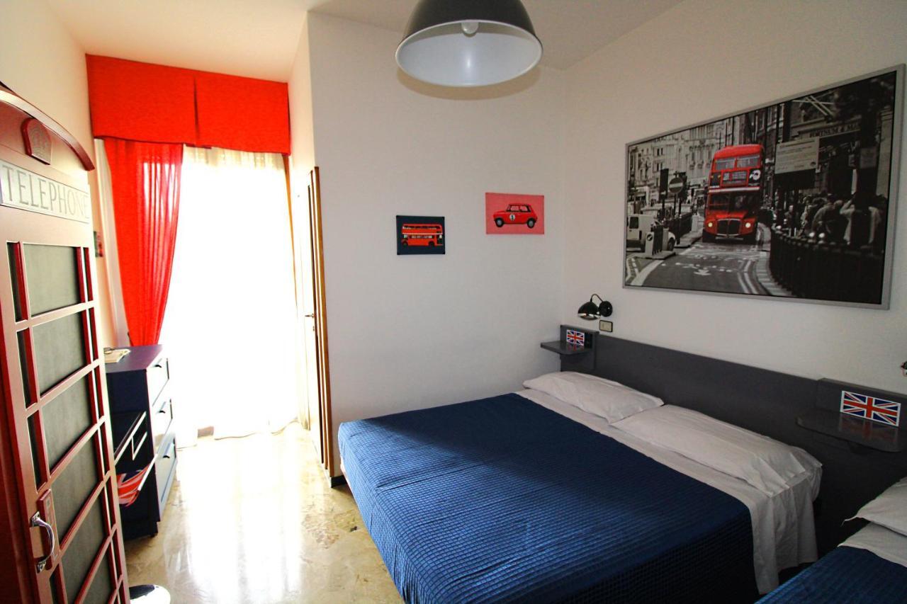 Hotel Fabrizio Римини Екстериор снимка